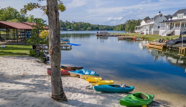 Lake Martin Treasure! Views Sandy Beach Amenities