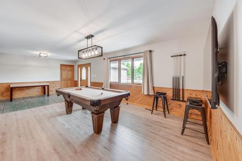 Lake Mary View: Pickleball Paradise Penthouse Unit