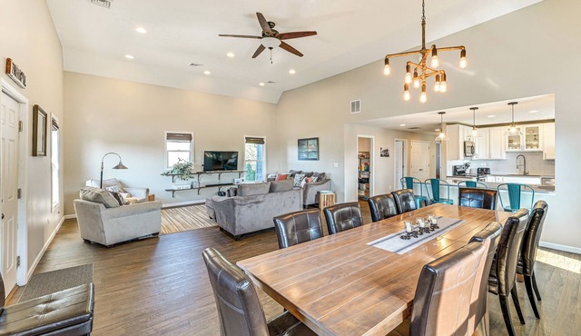 Lake Max Family Penthouse: Walk to Academy