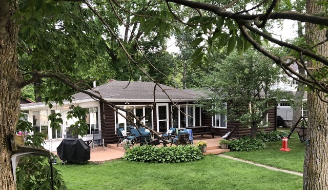 Lake Melissa Darling Cottage - Sleeps 12 - Lots of extras - Wifi