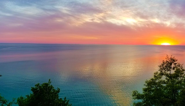 Lake MI Cottage w/105' of Private, Sandy Beach. Sept/Oct. Availability.