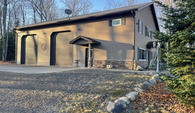 Lake Michigamme Garage-Dominium