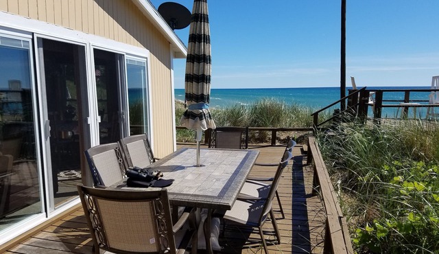 LAKE MICHIGAN BEACHFRONT! PRIVATE BEACHFRONT! DISCOUNTED SEASONAL RATES