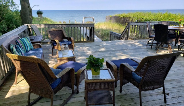 Lake Michigan Beachfront Cottage Huge Deck Low Bluff Newly Remodeled Kayaks SUP