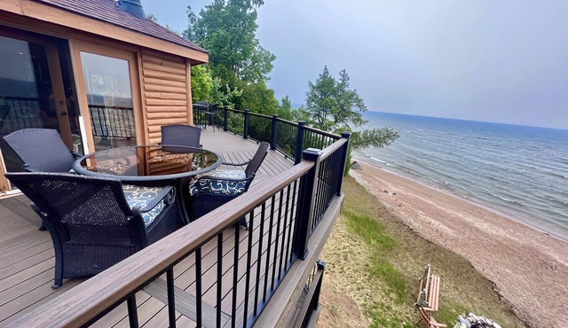 Lake Michigan Cabin + Hot Tub & Spectacular Views Sleeps 8