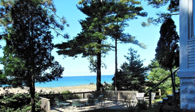 Lake Michigan Cottage, Private Beach & Sunsets, Large Deck, Sleeps 15