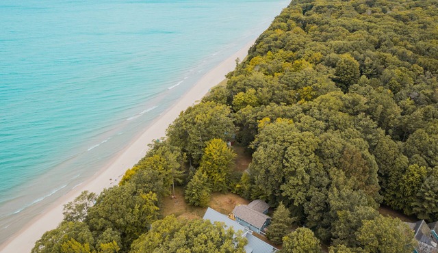 Lake Michigan Cottage Retreat – Private Beach & Unforgettable Views