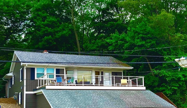Lake Michigan Cottage situated between Grand Haven and Holland