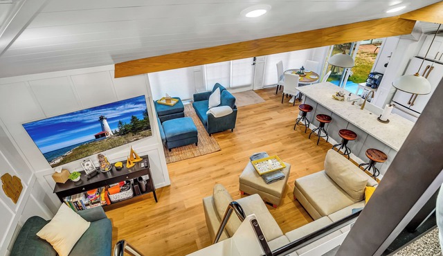 Lake Michigan Family Cottage | Sleeps 8 | Beach Access