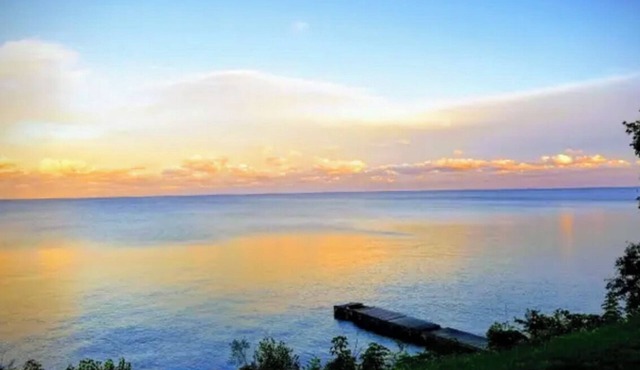 Lake Michigan Home with gorgeous views, great spot for family or golf retreat