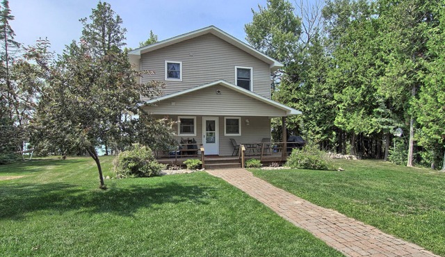 Lake Michigan Lake Front Cottage/Beautiful Sunsets/Northport/Cathead Bay/Beach