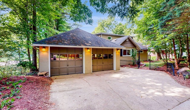 Lake Michigan Retreat with large patio, gas grill, fire pit, & outdoor hot tub