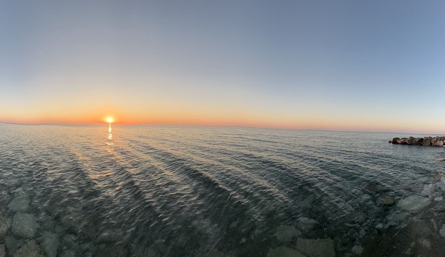 Lake Michigan Waterfront Kenosha Retreat For Eight People!