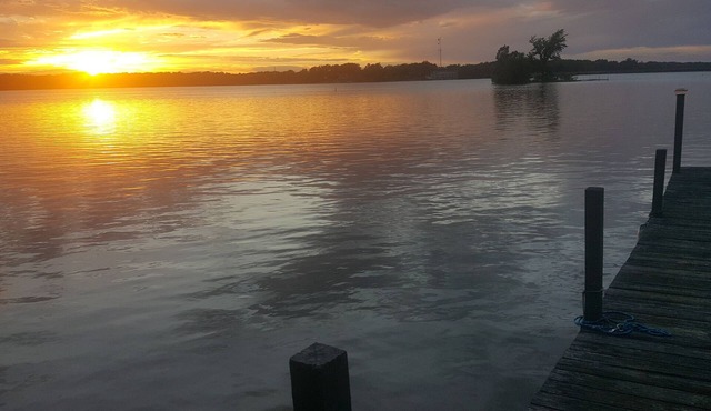Lake Milton Ohio, Lakefront Vacation Rental, 4 Bedrooms, 3 Bath, Private Dock