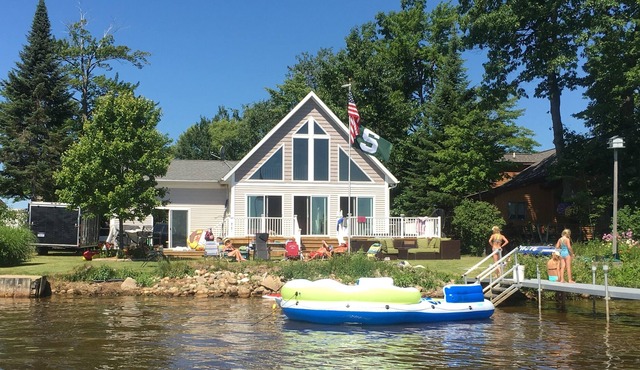 Lake Mitchell Cottage- Sleeps 10-12 comfortably. Great location with Sandy Beach