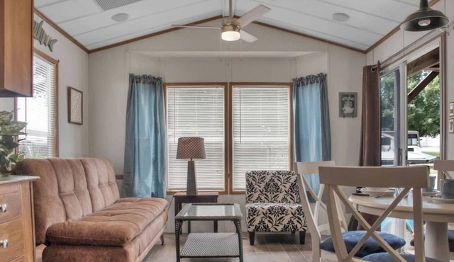 Lake Monroe's Cozy Villa