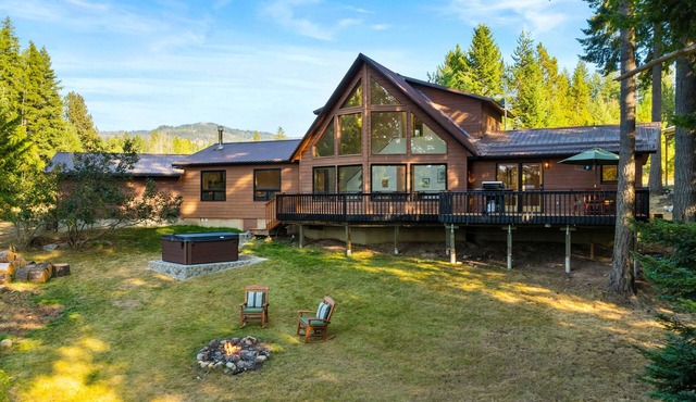 Lake+Mountain Views - Hot Tub - Hideaway Lodge
