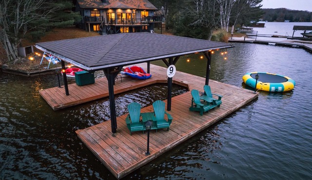 Lake Muskoka retreat! Sauna and Hot Tub!