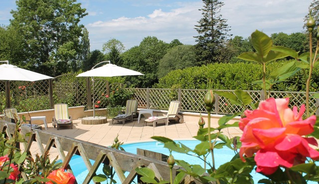 Lake Noble: the holiday cottage with pond, pool and spa in the heart of nature