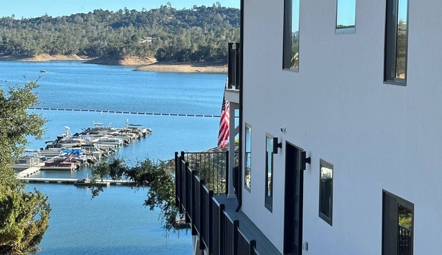 LAKE NACIMENTO LAKEFRONT Luxury Retreat “Buckim's Cove”-Oak Shores-Private Dock