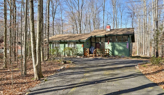 Lake Naomi close to attractions all yr round-trails, skiing, landmarks, swim fun