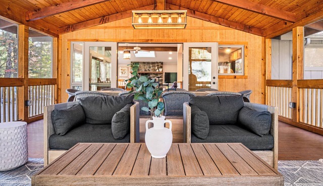 Lake Naomi-Mountain Treehouse Retreat w/Game Room