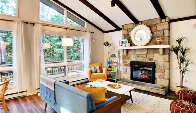 Lake Naomi Poconos Gem★HotTub+Game Room+Fire Pit Mid-Mod Chalet★Golden Owl PA