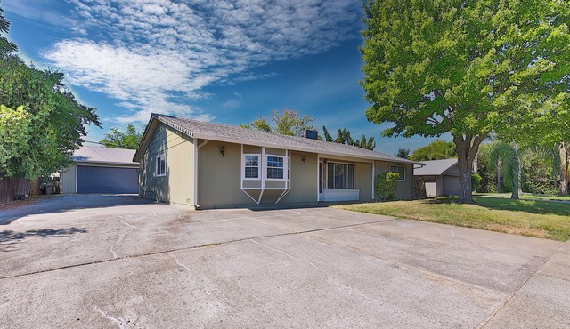 Lake Natoma Retreat - minutes from Downtown Folsom - 3 Beds 2 Baths