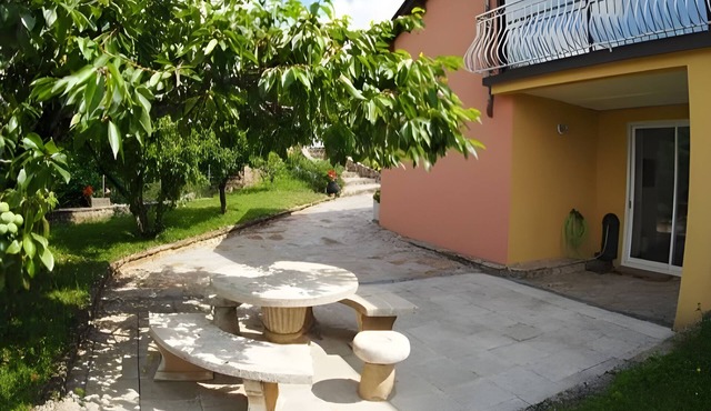 Lake & Nature – Cosy apartment 100m from Villefranche-de-Panat lake, authentic Aveyron stay