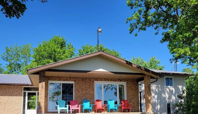 Lake Nipissing Cottage with Starlink Perfect for Workation