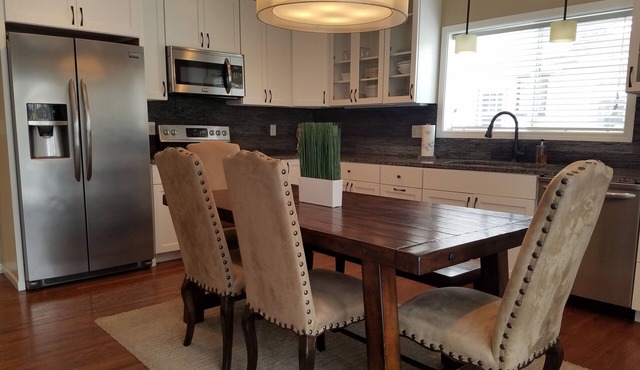 Lake Nokomis Gem - Free WiFi and Close to MSP & Mall of America