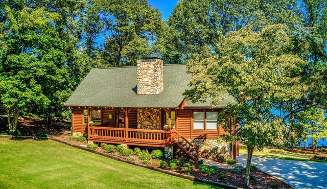 Lake Norman Retreat w/Dock, Game Room & Hot Tub