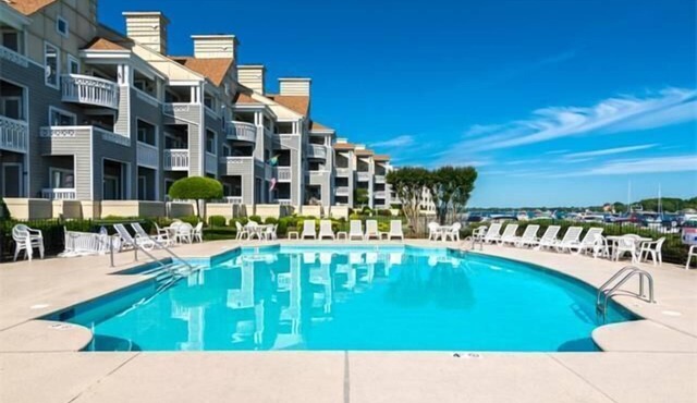 Lake Norman 1st floor condo in Cornelius