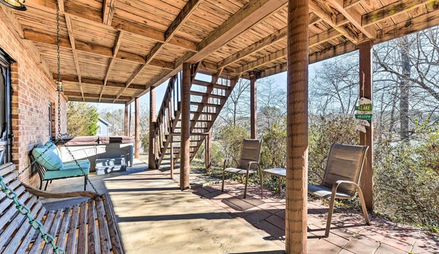 Lake Norman Cabin: Private Dock & Hot Tub!