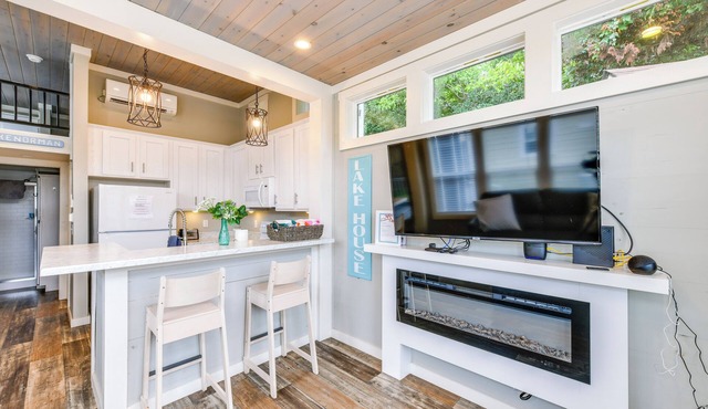 Lake Norman Getaway w/Pool Access + Kayaking!