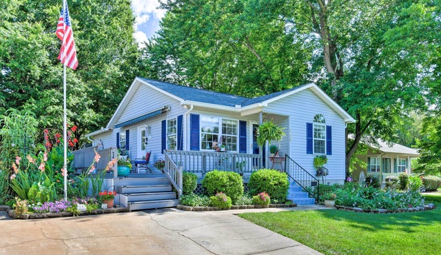 Lake Norman Home w/Porch - Across from Marina!