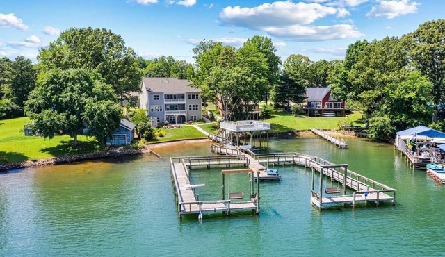 Lake Norman Lakefront | Pvt Dock | Game Room & Bar | Sleeps 22