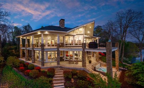 Lake Norman Private Island Dock Hot Tub Game