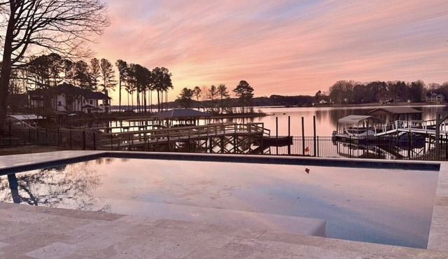 Lake Norman Retreat: Private Dock, Pool, Fire Pit - Sleeps 16