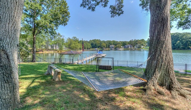 Lake Norman - Tranquility Cove - Beautiful Lakefront Apartment