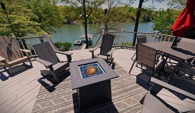 LAKE NOTTELY - LAKEFRONT 4 Bedrooms - 3 Baths - Hot Tub - Private Dock