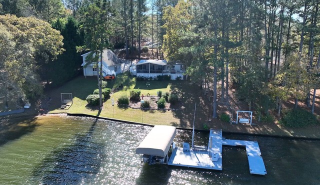 Lake Oconee - 300ft Private Waterfront, Max Dock, Guesthouse