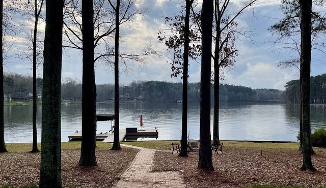 Lake Oconee Breathtaking Sunsets and Tons of Lake Frontage