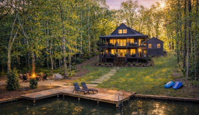 Lake Oconee Home with Dock Kayaks and Fire Pit