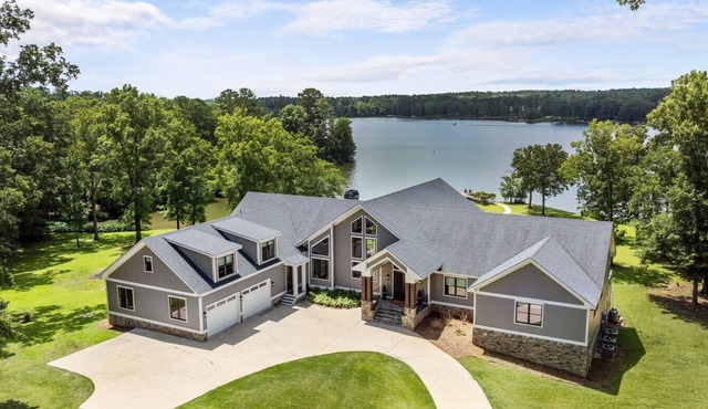 Lake Oconee Pool Table 7 King Suites Kayaks SUPs