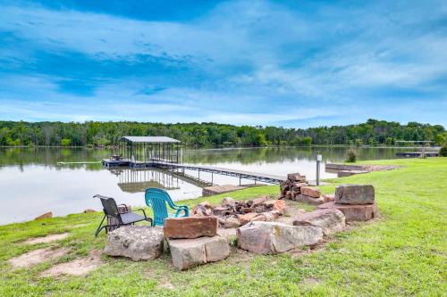 Lake of the Ozarks Cabin with Private Dock and Kayaks
