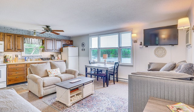 Lake of the Ozarks Cabin w/Private Dock + Kayaks