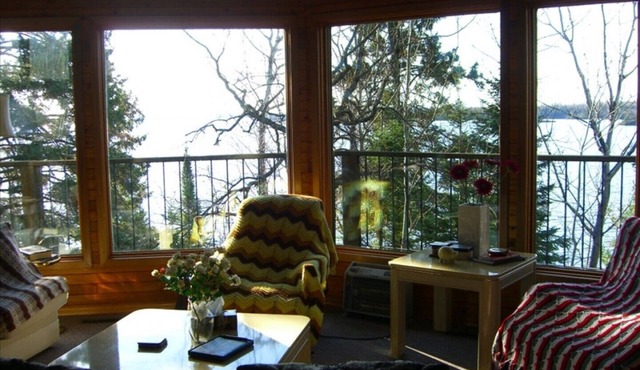 Lake of the Woods Waterfront Luxury Cottage near Kenora