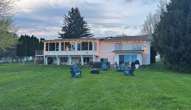 Lake Ontario's Family Retreat: Natural Peace and Modern Luxuries