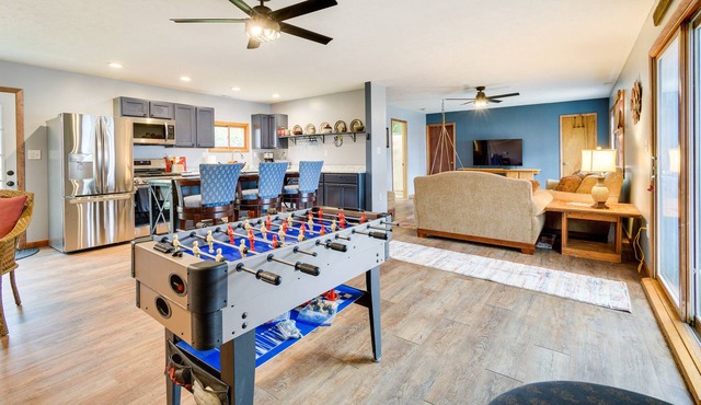 Lake Ontario Vacation Rental - Walk to Beach!